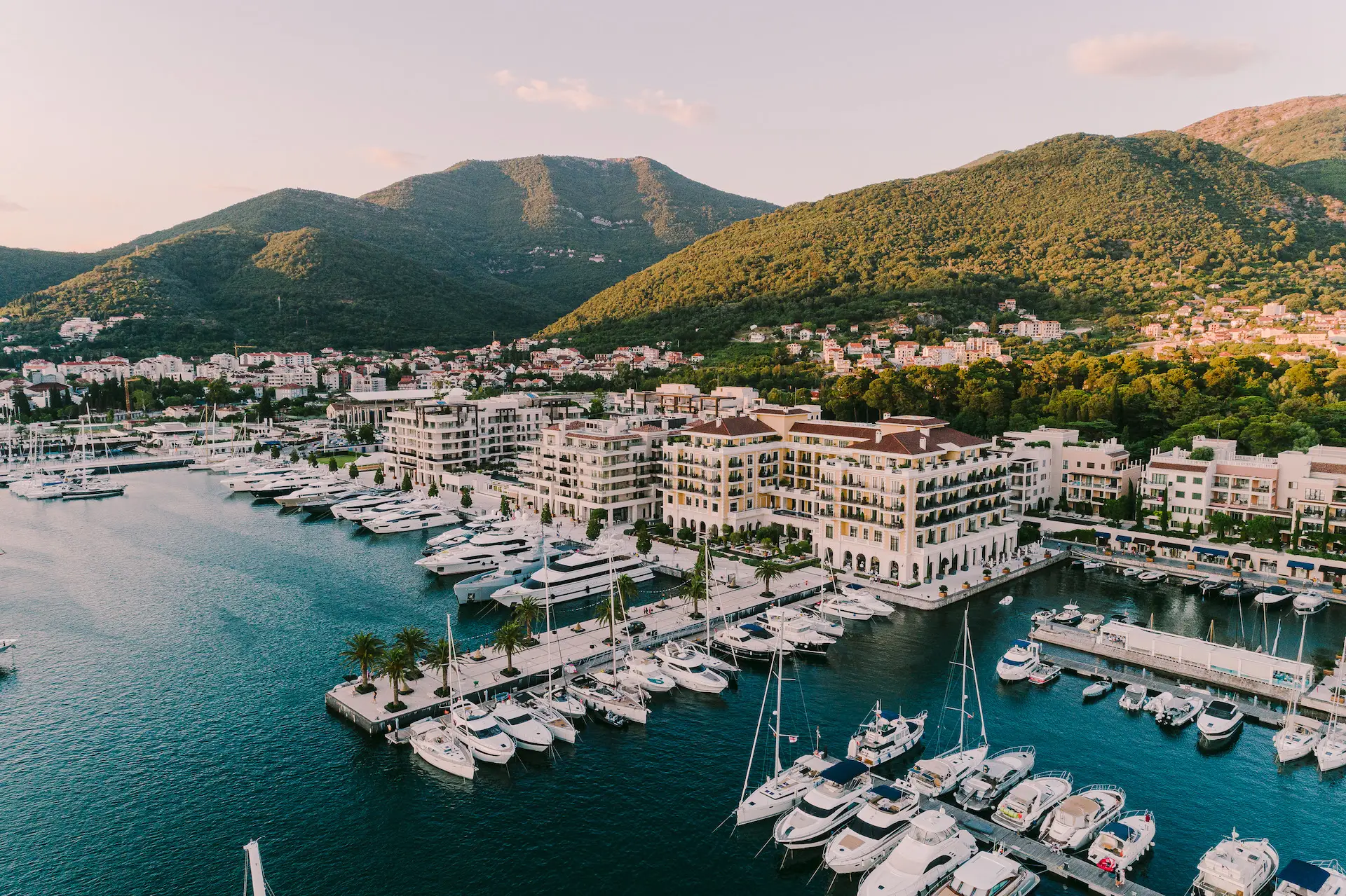 teleferico hotel regent porto montenegro